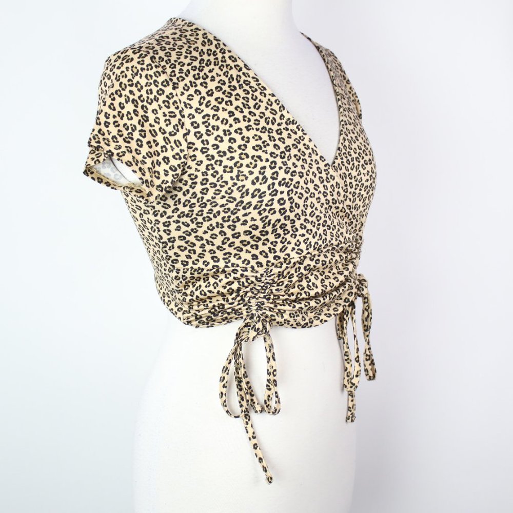 Derek Heart Womens Medium Leopard Wrap Front Cinched Crop Top - Picture 3 of 7